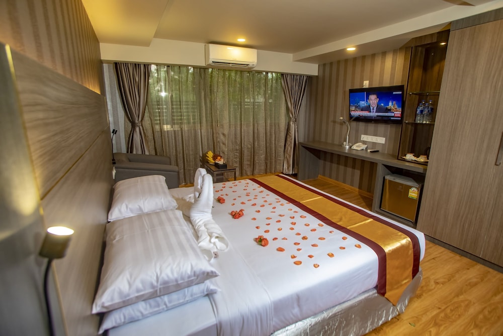 Premier Deluxe Room - Photo 5