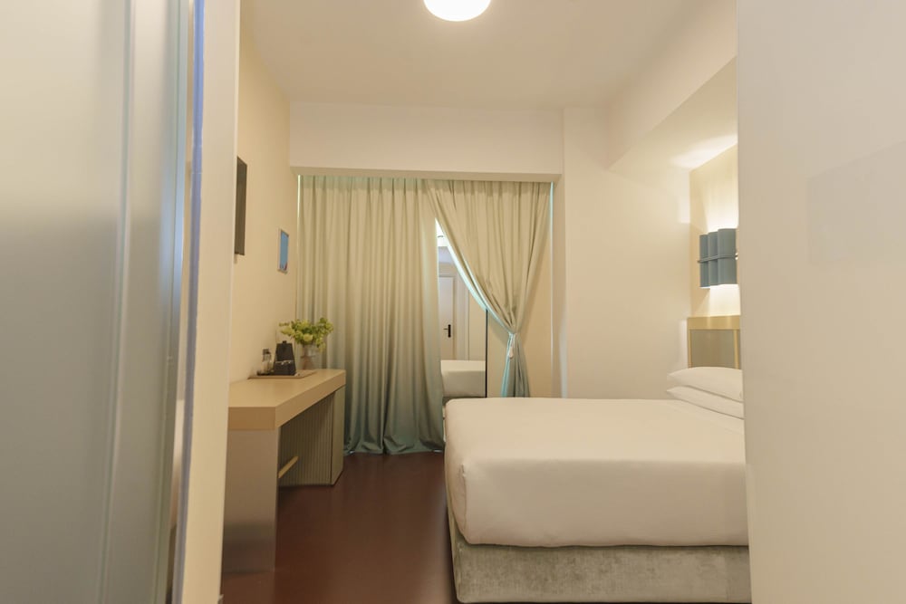 Standard Double or Twin Room photo 1