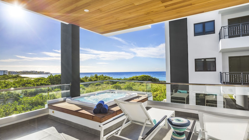 Deluxe Condo, 2 Bedrooms, Hot Tub