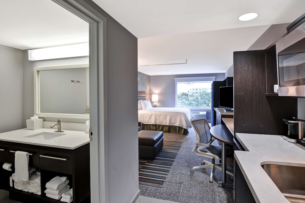 Studio, 1 King Bed, Accessible, Bathtub - Photo 2