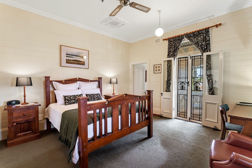 Deluxe House, River View photo 1