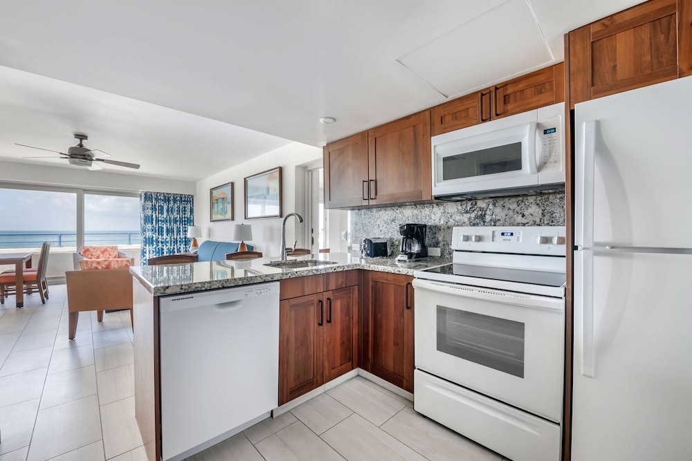 1 Bedroom Ocean Front King Suite