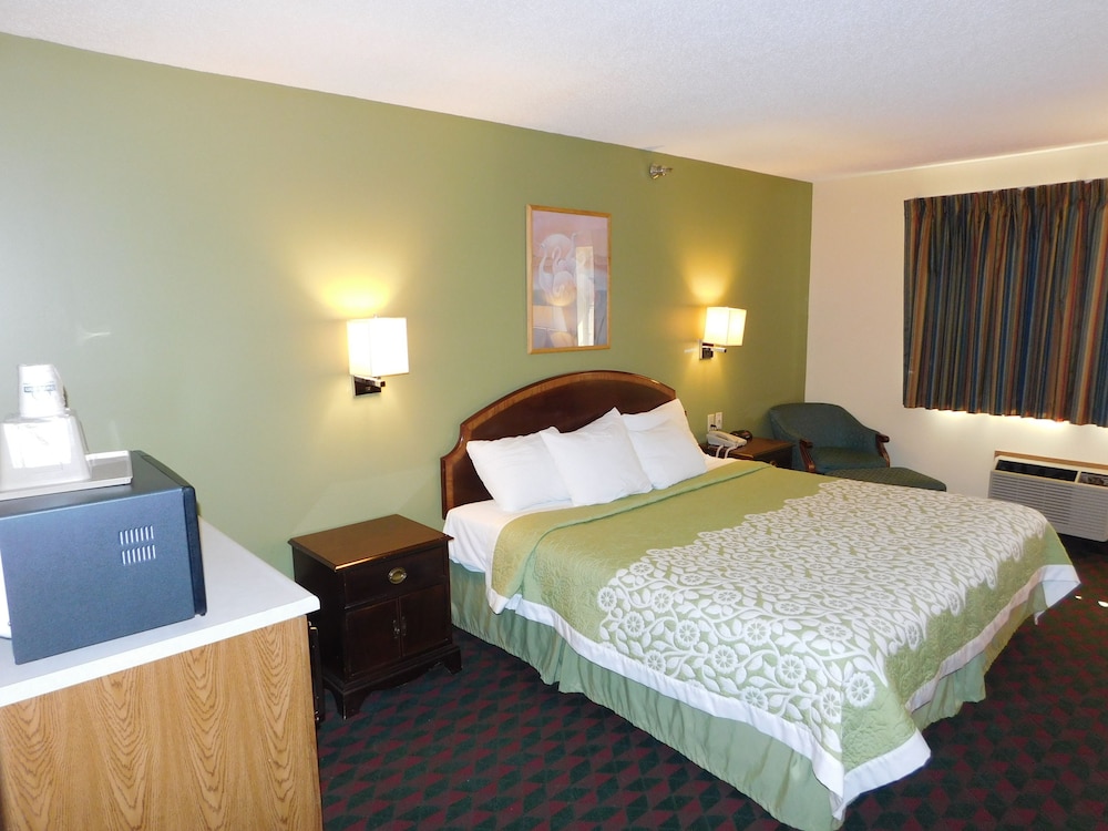 Studio Suite, 1 King Bed, Non Smoking - Photo 6