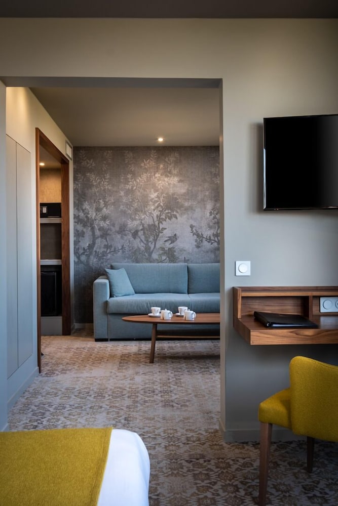 Deluxe Suite - Photo 2