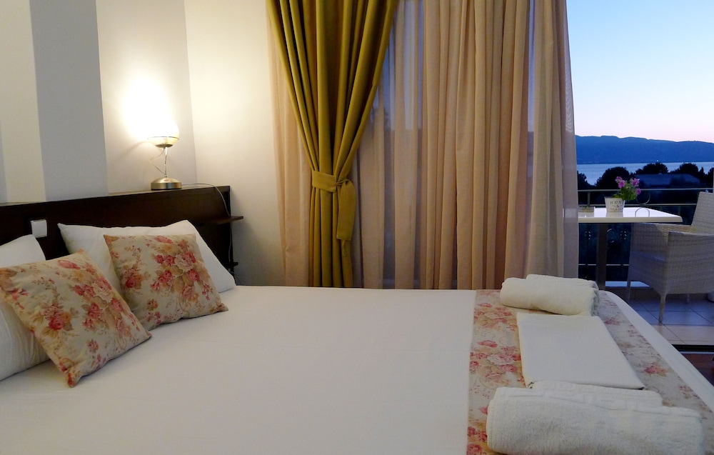 Deluxe double room with sea view photo 1