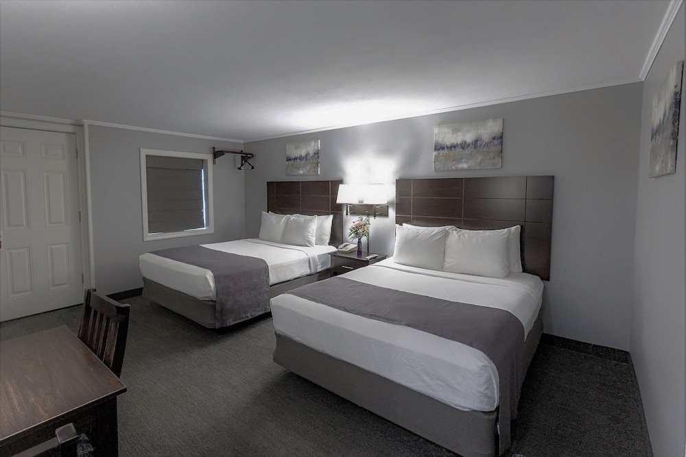 Superior Room, 2 Queen Beds (PREMIER TWO QUEEN ROOM) photo 3