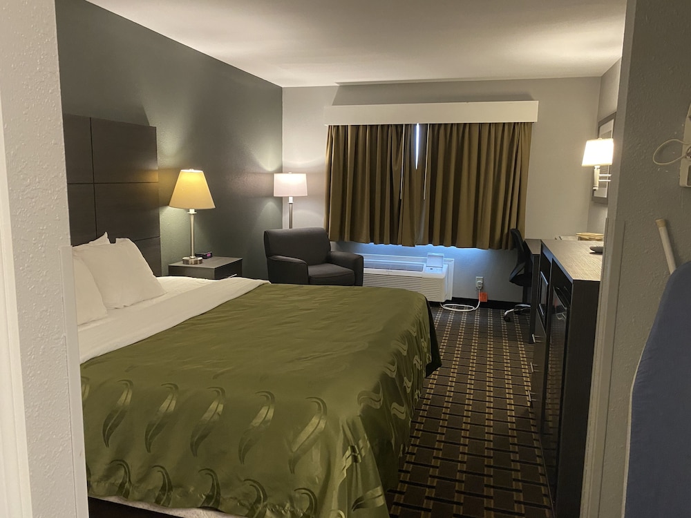 Standard Room, 1 King Bed, Non Smoking - Photo 1