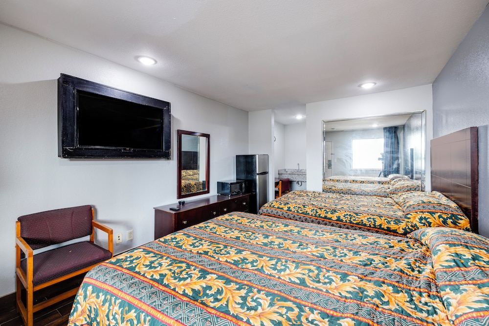 Room, 2 Queen Beds, Non Smoking - Photo 3