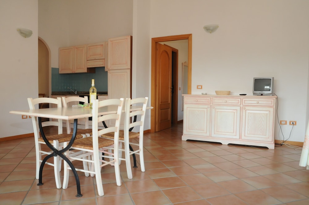 Standard Apartment (4 Adults, Ds) photo 2