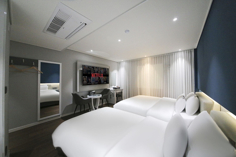 Twin Room, Lake View