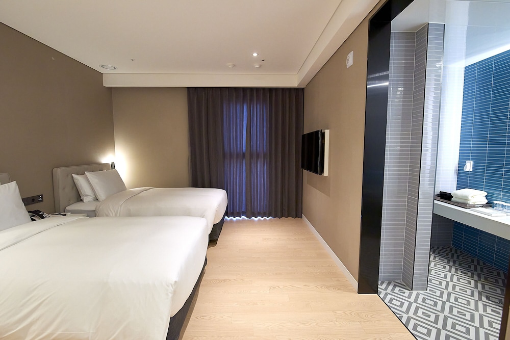 Superior Twin Room (Shower)