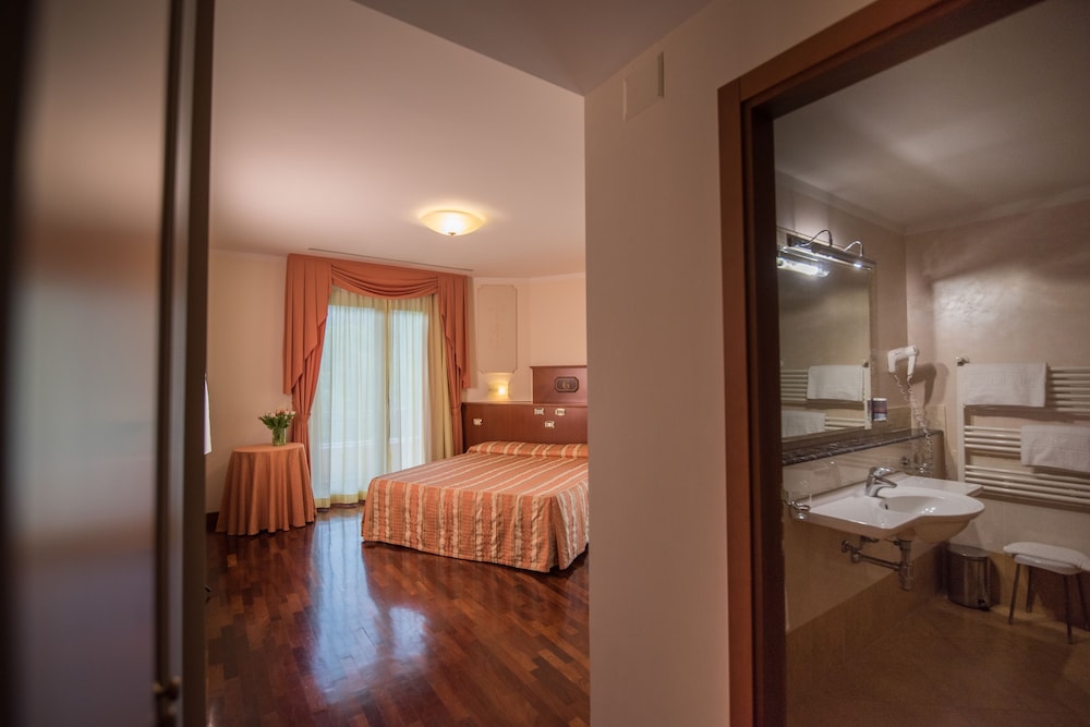 Superior Room, 1 Bedroom, Terrace, Park View photo 3