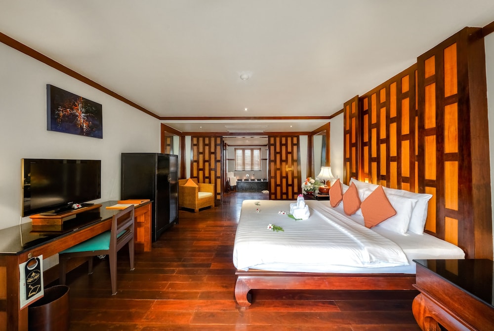 Deluxe Room, Pool View