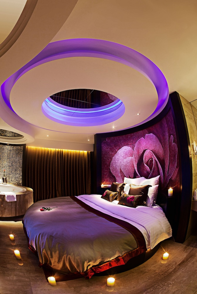 Deluxe Suite photo 3