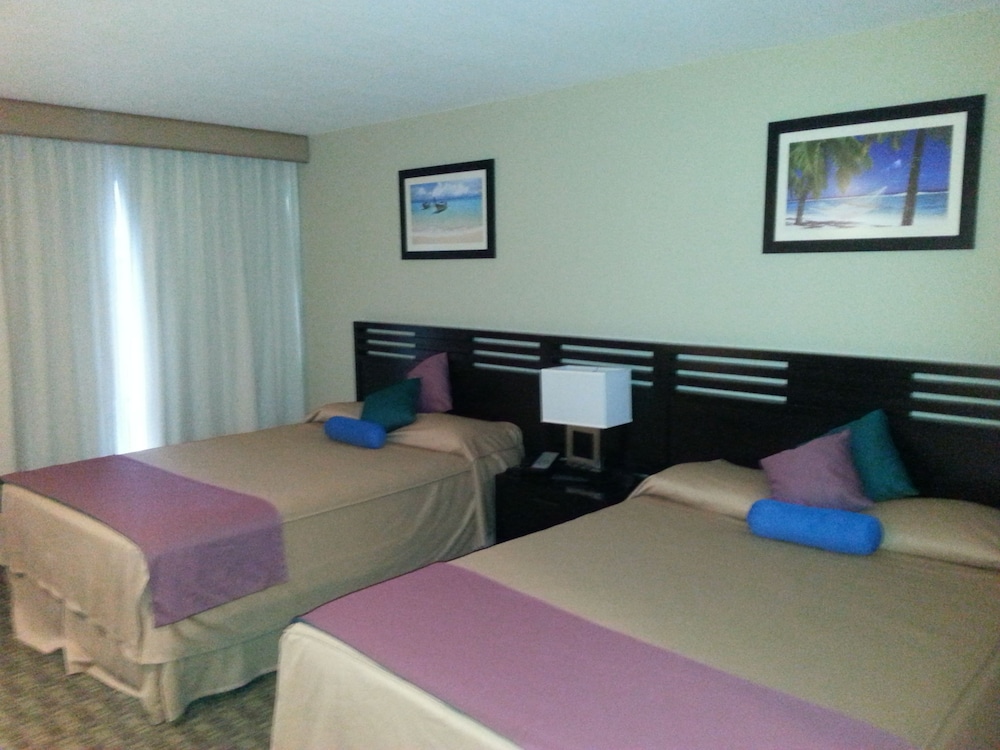 Standard Room, 2 Queen Beds - Photo 4