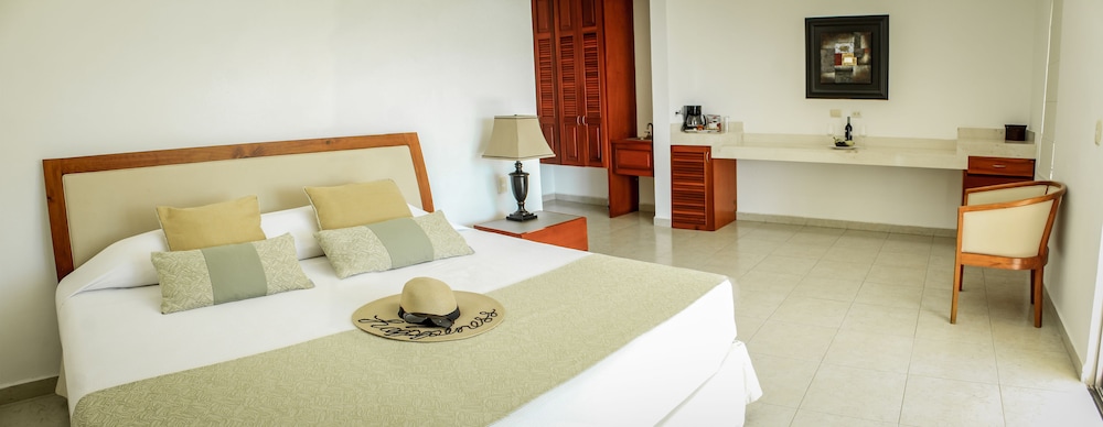 Junior Suite, 1 King Bed, Oceanfront - Photo 1