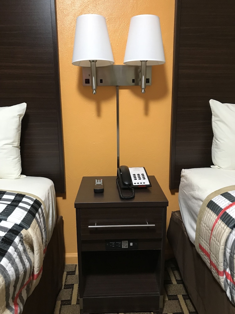 Room, 2 Queen Beds, Non Smoking photo 2