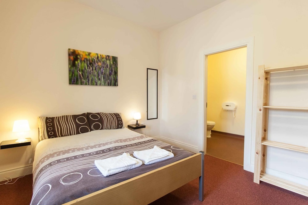 4 Bed Ensuite Room photo 3