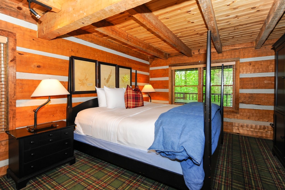 Cabin, 2 Bedrooms, 2 Bathrooms (Pet Friendly) photo 2