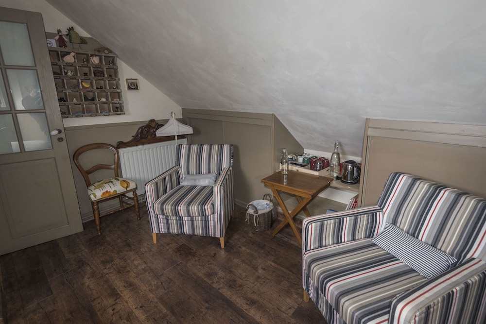 Family Room photo 3
