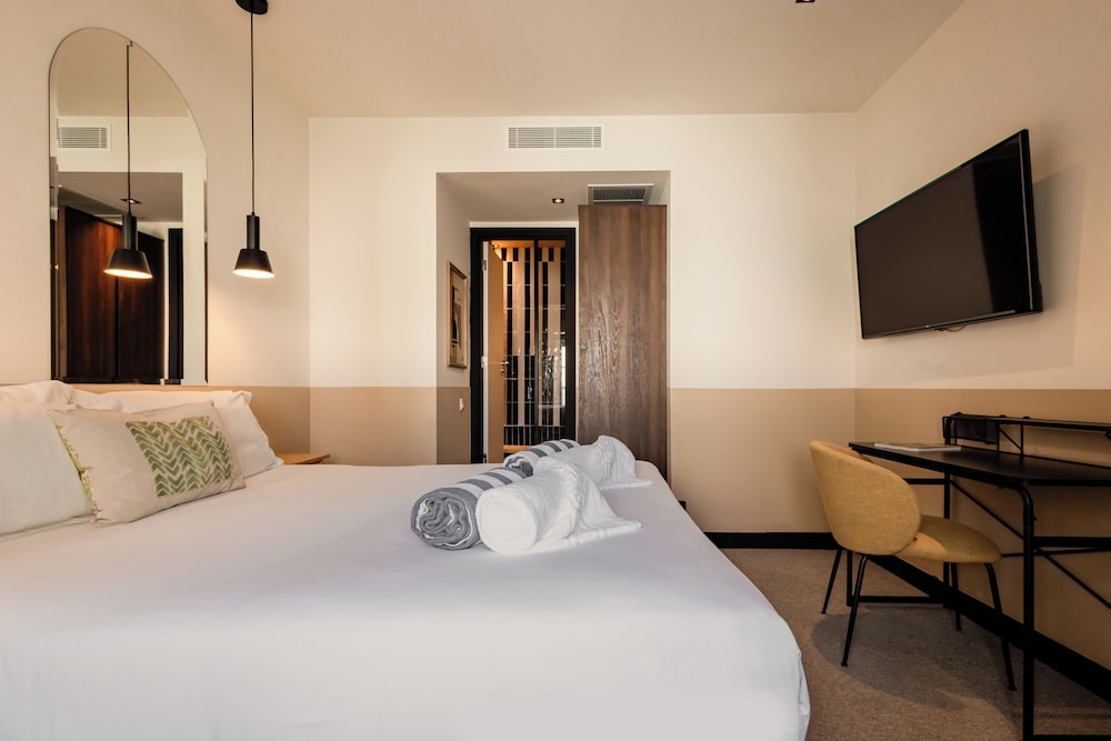 Classic Double or Twin Room (Church) - Photo 5