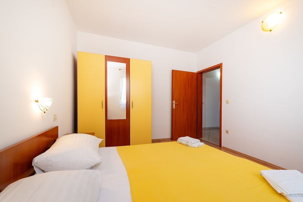 Apartment, 2 Bedrooms, Balcony, Garden View