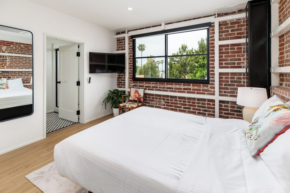 Room, 1 Queen Bed, City View (Room 205) photo 1