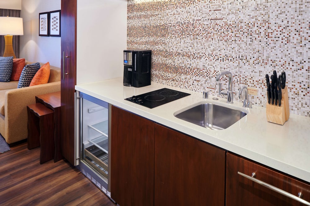 Hilton Grand Vacations Club Hokulani Waikiki Honolulu: Premier Suite, 1 Bedroom, Accessible (2 Double Beds with Sofabed, Hearing) photo