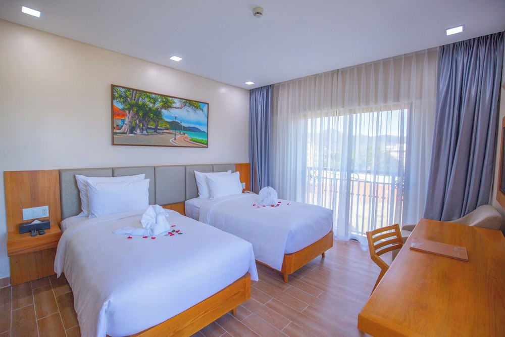 Deluxe Twin Room, City View photo 3