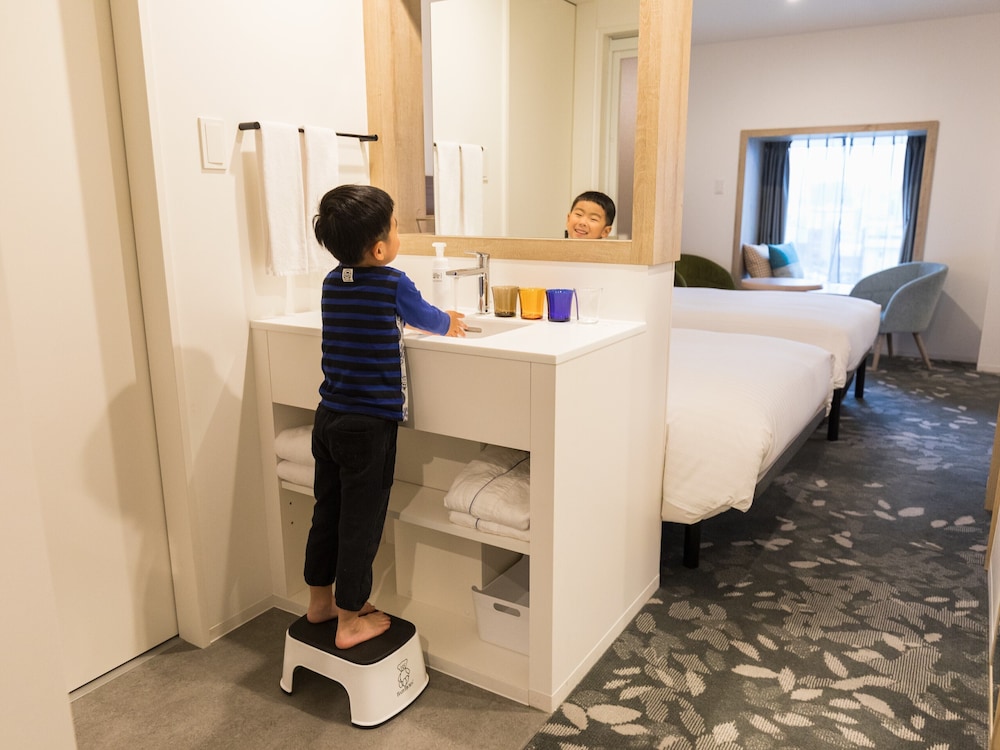 Deluxe Twin (Separate Bath and  Toilet) for 2 people - Non - Smoking / Bench Type photo 2