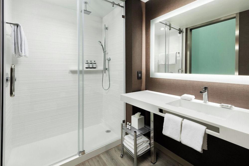 Studio, 2 Queen Beds (Mobility/Hearing Accessible, Tub) - Photo 6
