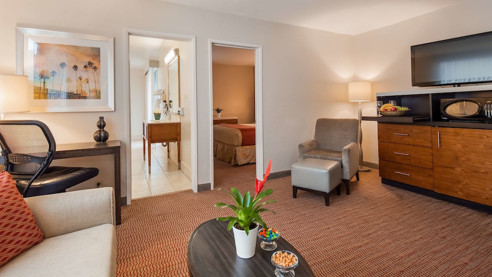 Suite, 1 Queen Bed, Non Smoking, Jetted Tub (with Sofabed)