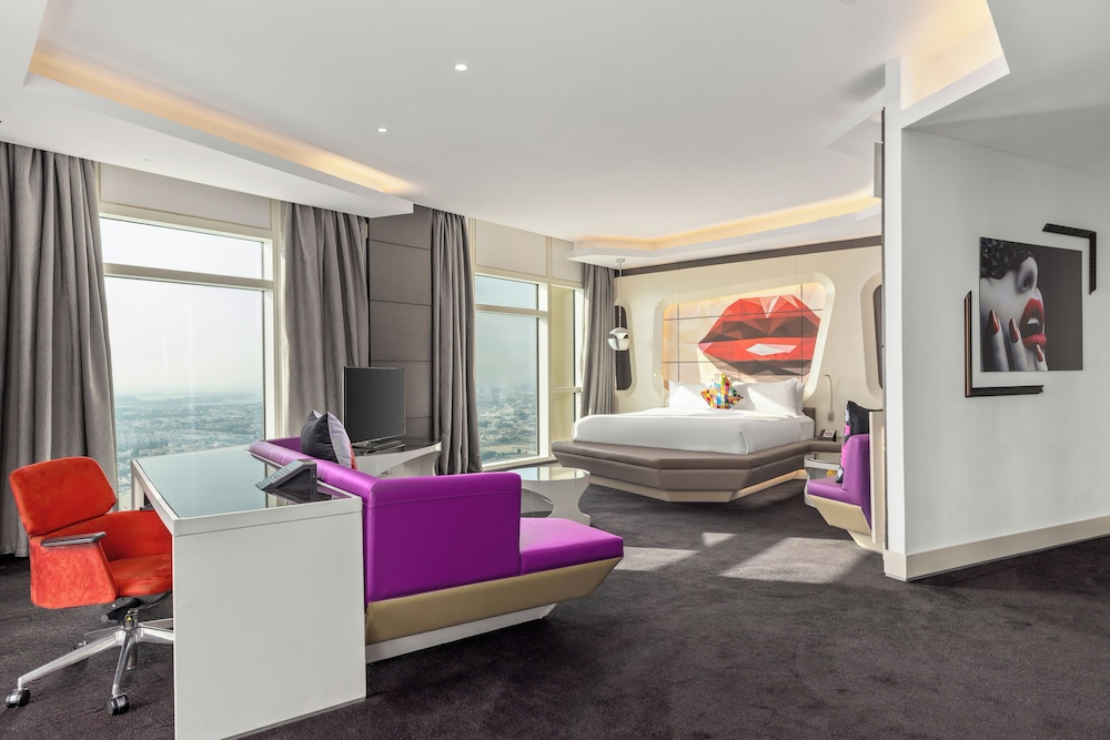 Suite, 1 King Bed (Vibrant Suite)