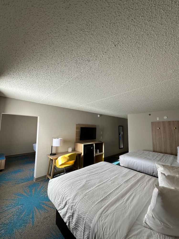 Suite, Multiple Beds, Non Smoking - Photo 1