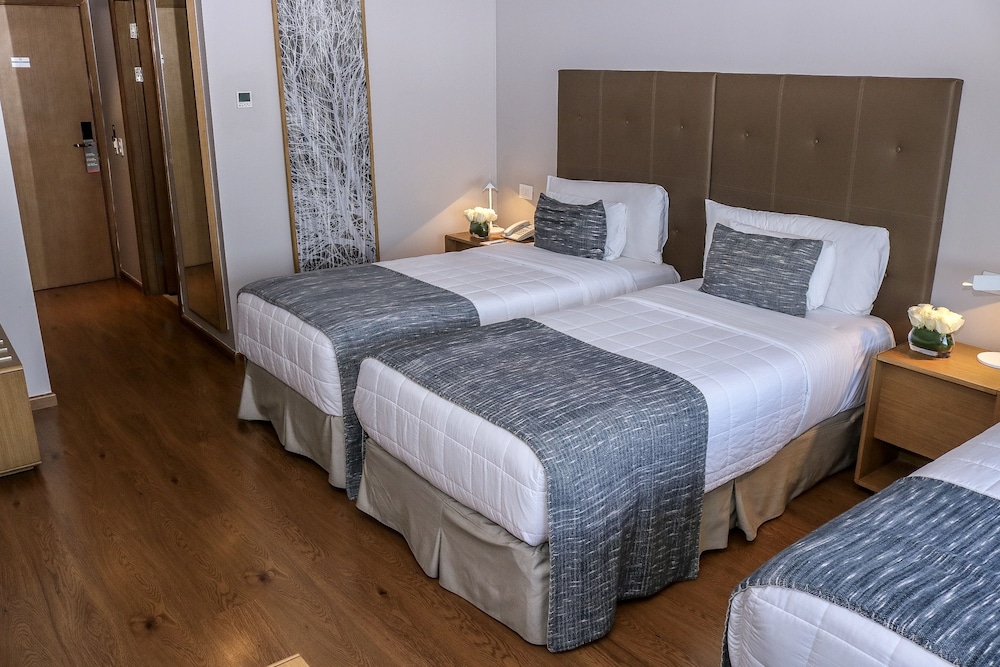 Superior Room, 3 Twin Beds photo 3