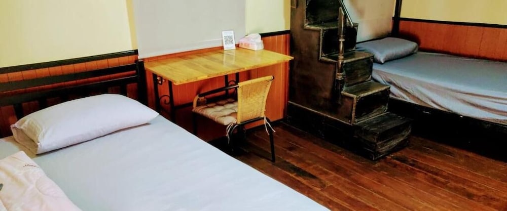 Superior Room, Multiple Beds, Private Bathroom, Courtyard View photo 3