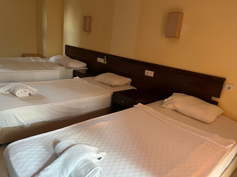 Economy Triple Room
