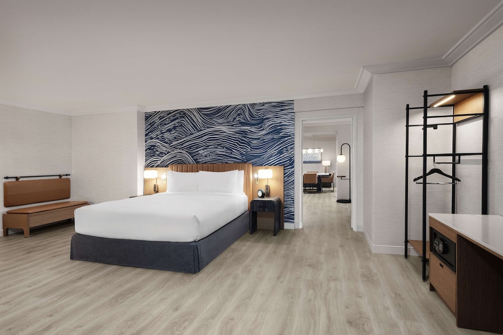 Suite (Hospitality) - Photo 2