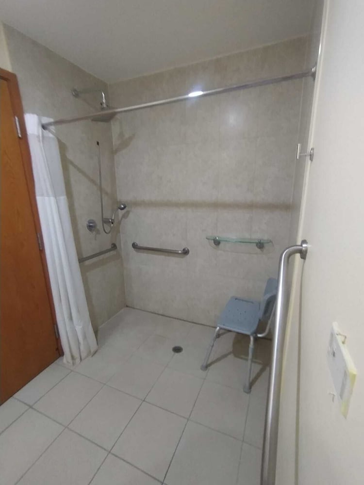 Executive Single Room, 1 Queen Bed, Accessible photo 3