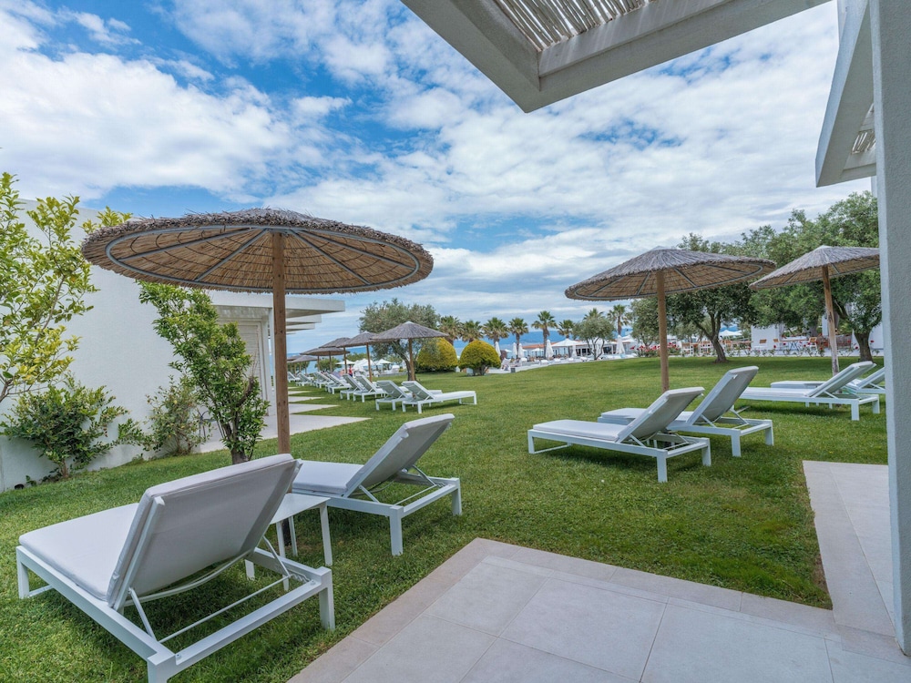Cabana Side Pool View - Photo 6