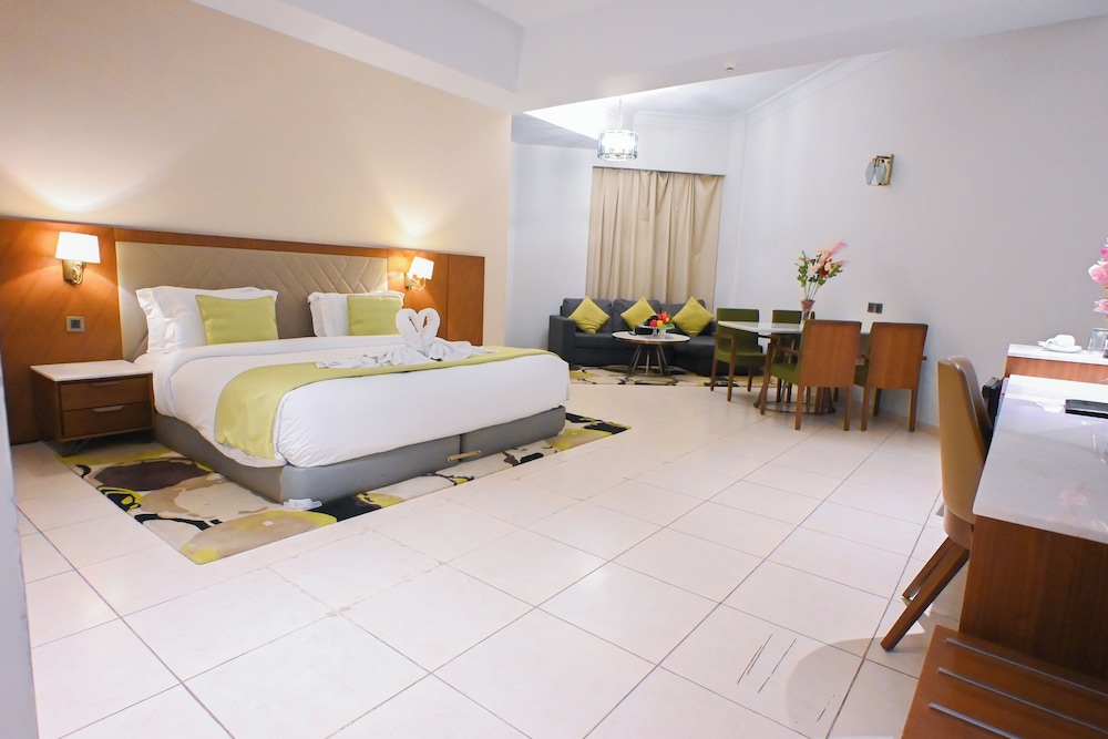 Suite, 2 Bedrooms - Photo 1