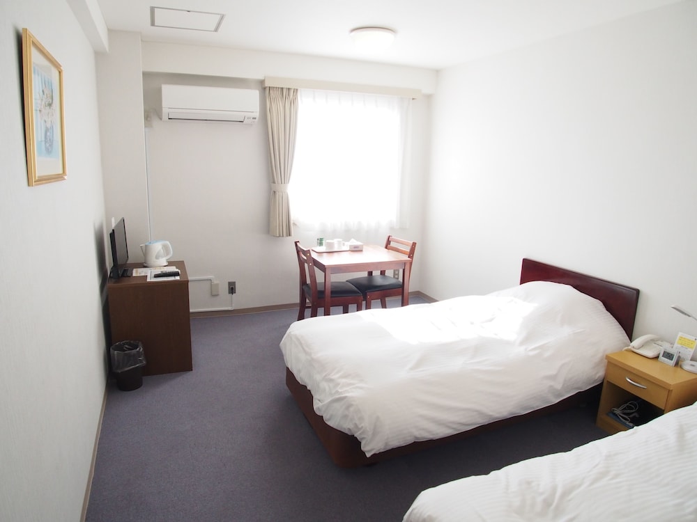 Twin Room, Smoking photo 3