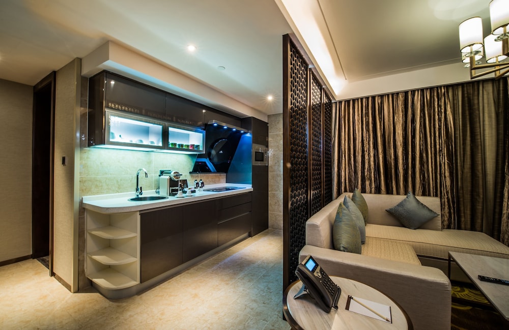 Executive Suite, 2 Bedrooms - Photo 3