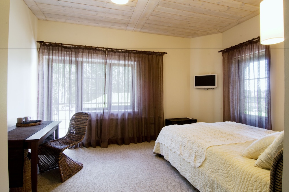 Basic Double Room, 1 Double Bed, Private Bathroom - Photo 1