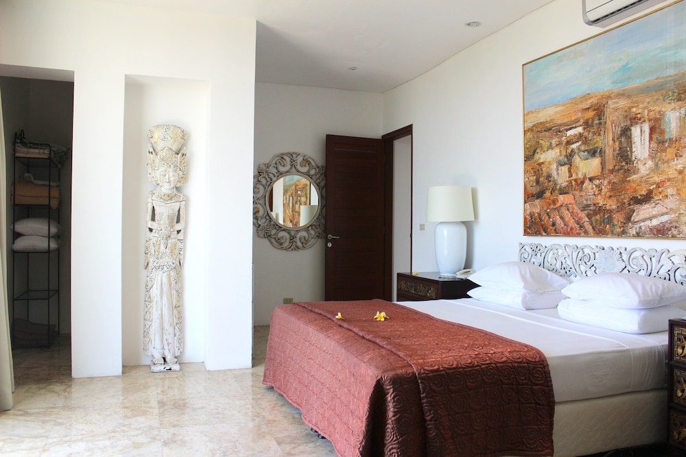 Superior Bungalow - Photo 3