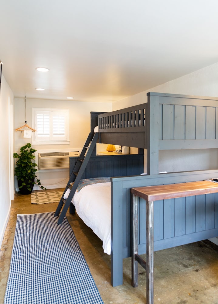 Junior Room, Multiple Beds photo 1