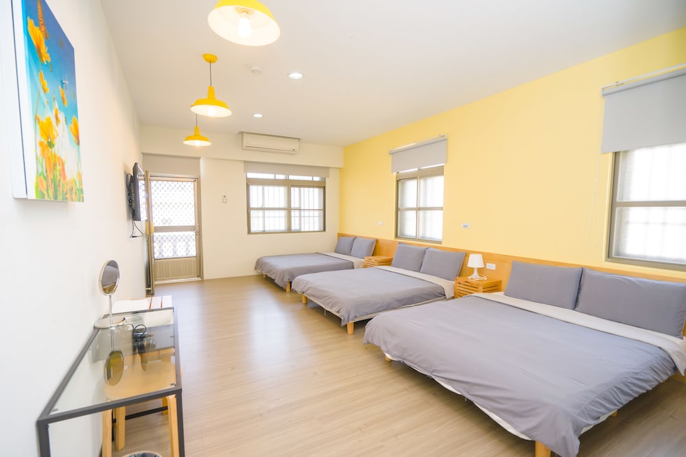 Comfort Suite, Multiple Beds (201) photo 3