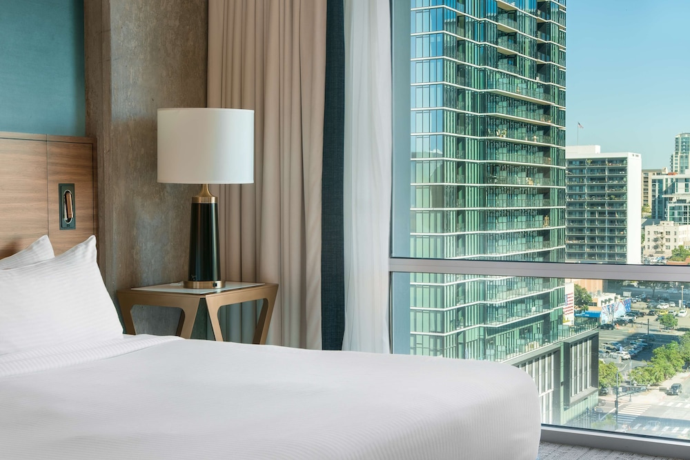 Room, 1 King Bed, Accessible, Bathtub
