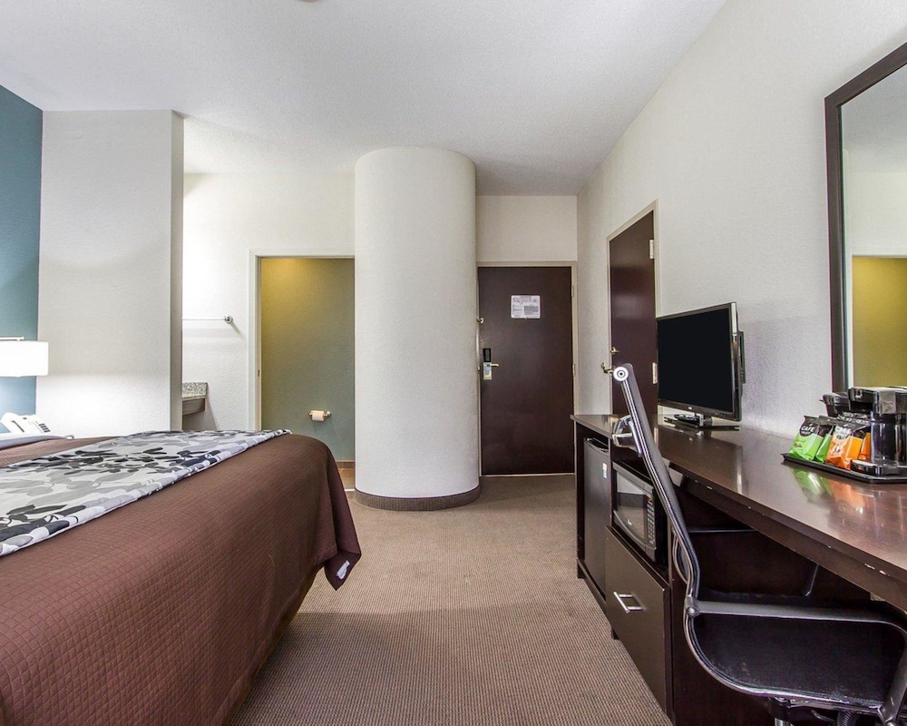Standard Room, 1 King Bed, Non Smoking - Photo 3