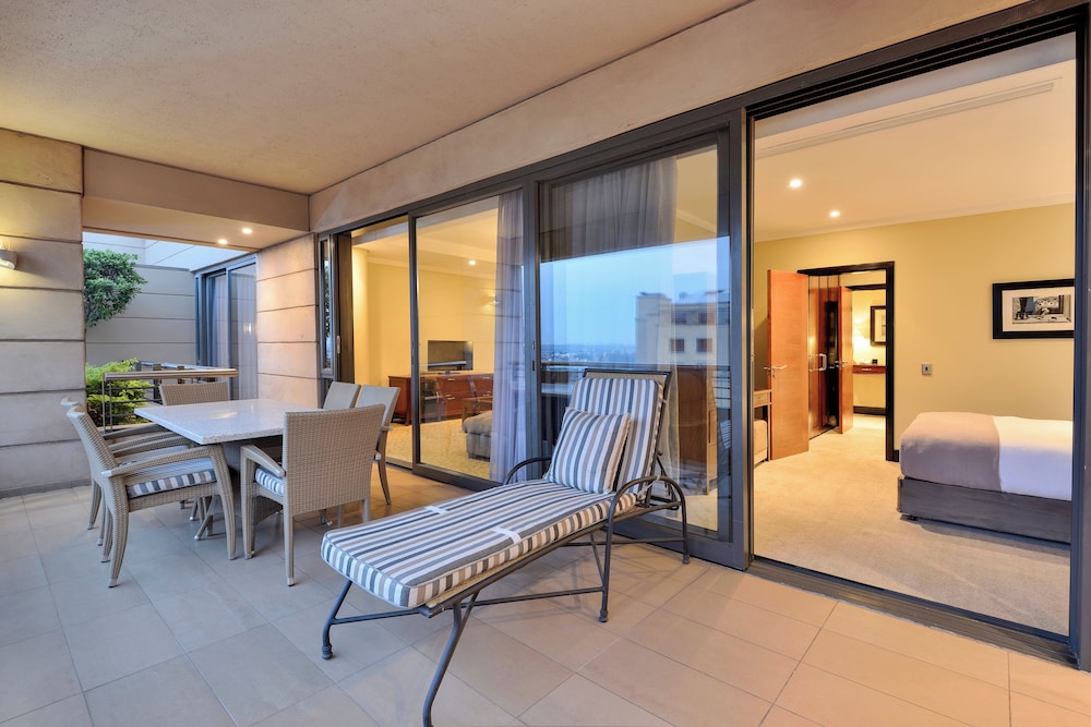 Suite, 2 Bedrooms - Photo 8